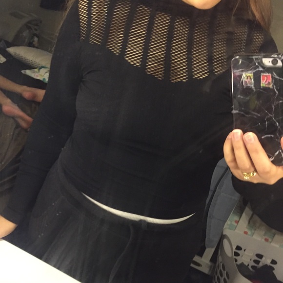 Black Sienna Cropped Top LS - Picture 2 of 5